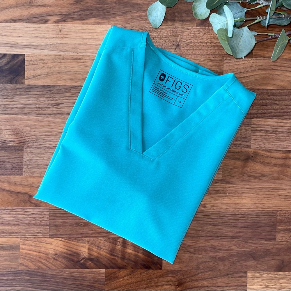 "Marine" Casma Scrub Top